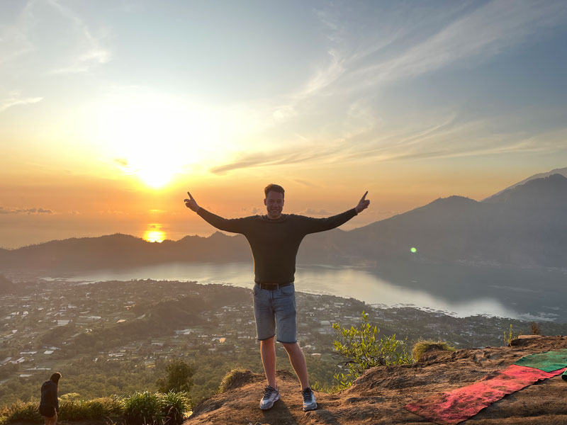 Melvin op de top van Mt. Batur