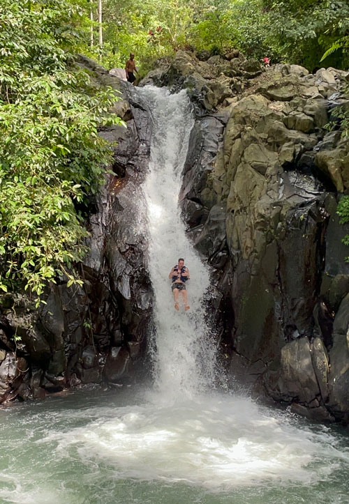 Sliden van waterval in AlingAling