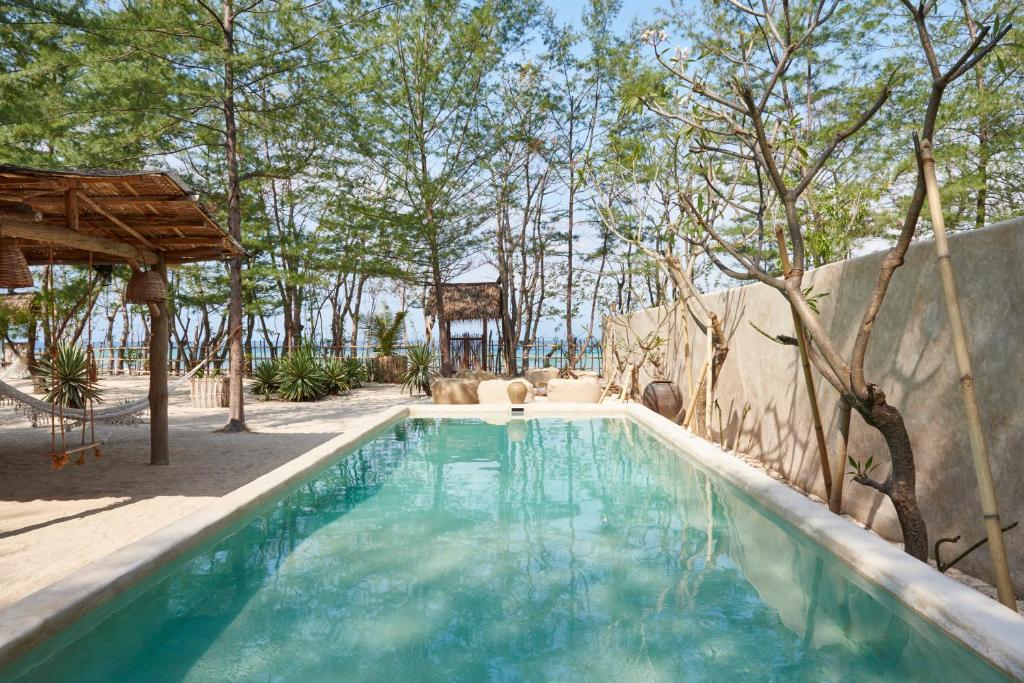 Zwembad en villa van The Island Houses op Gili Meno