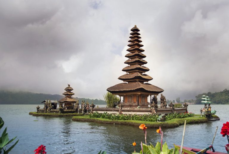 pura ulun dalu bratan tempel